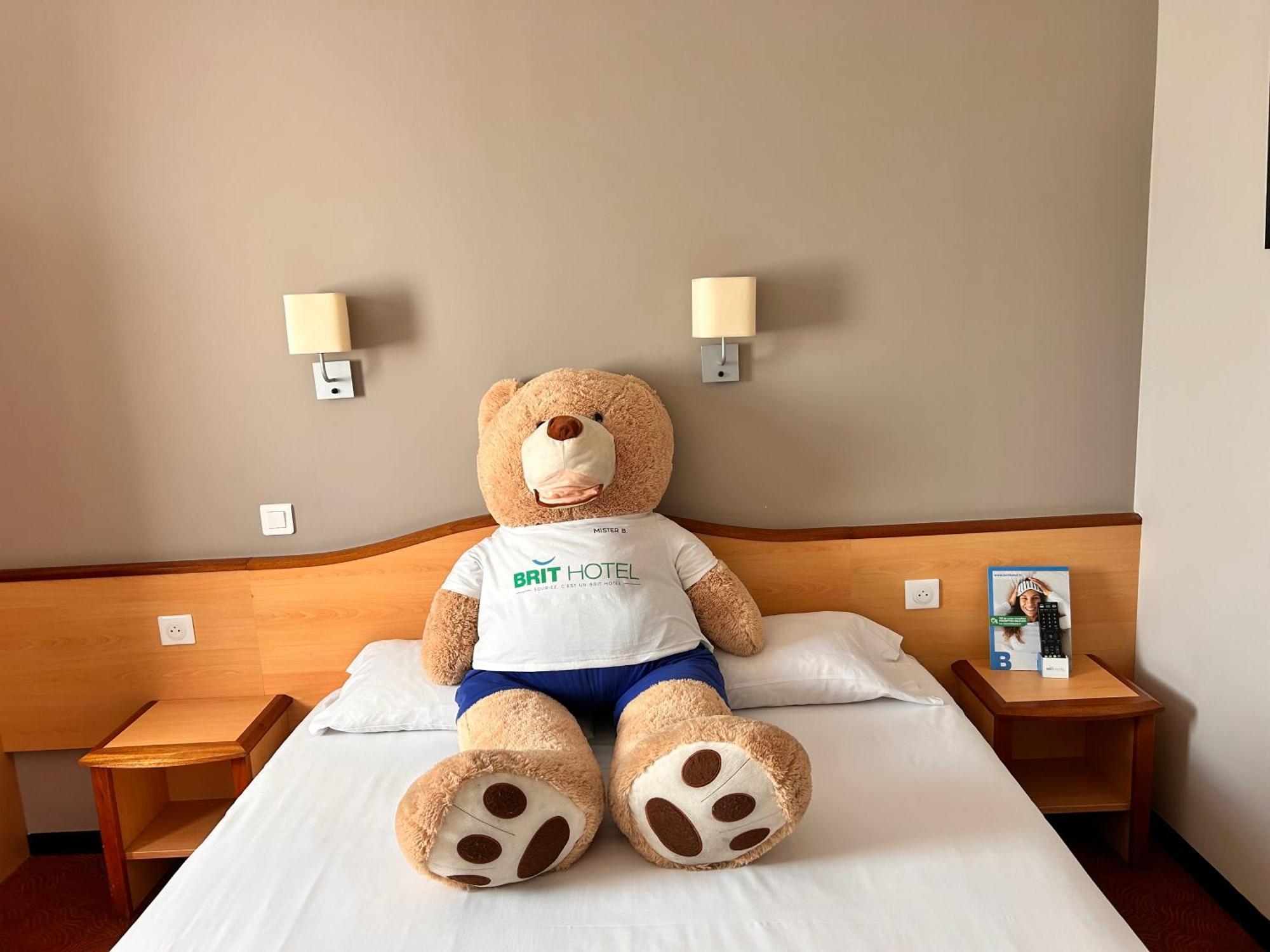 Brit Hotel Confort Монтобан Экстерьер фото